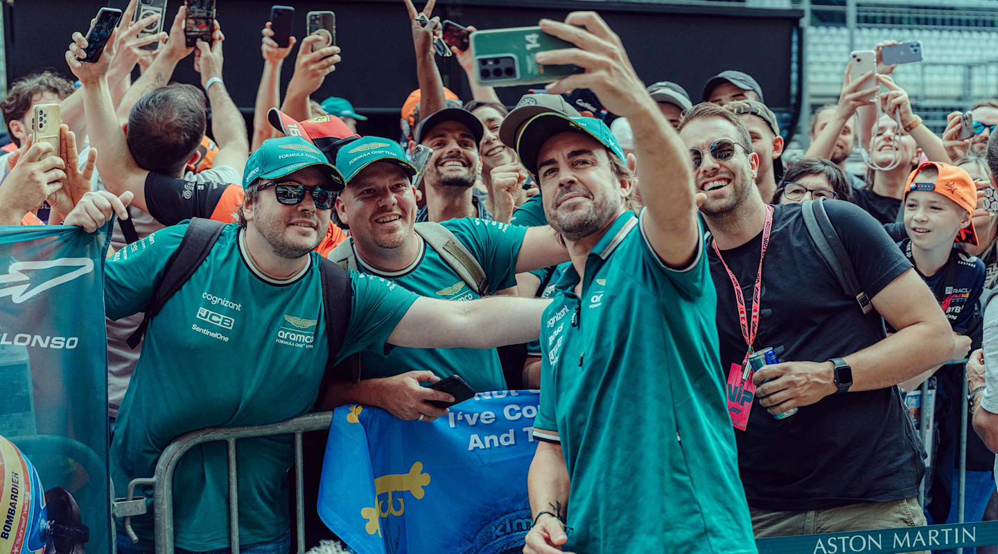 Fernando Alonso with fans