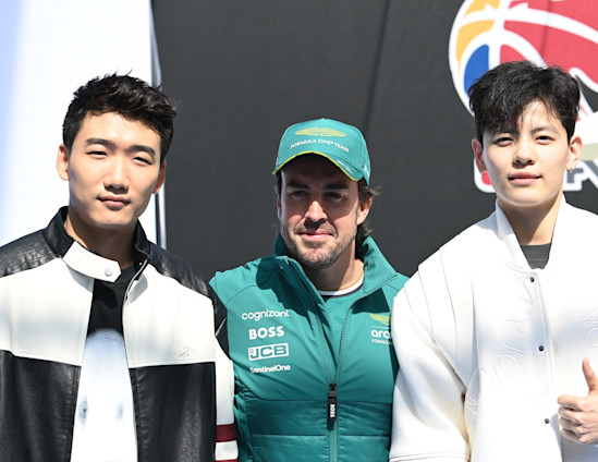 Speed skater Gao Tingyu (left) and basketball star Yang Shuyu (right) joined Fernando Alonso at the basketball competition in the Chinese Grand Prix paddock