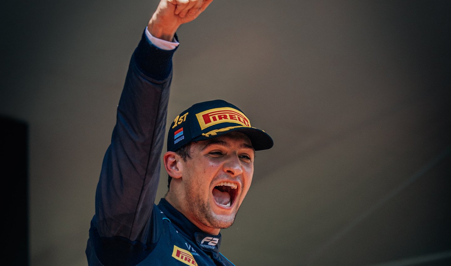 Jak F2 crop hero desktop