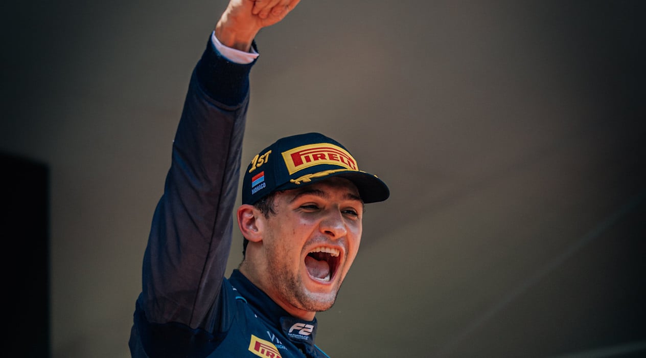 Jak F2 crop hero desktop