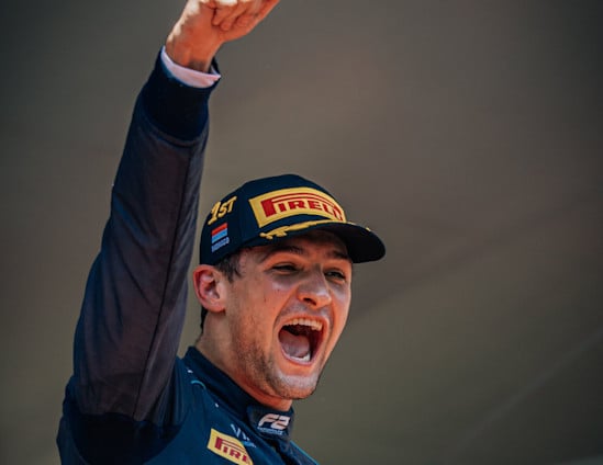 Jak F2 crop hero desktop